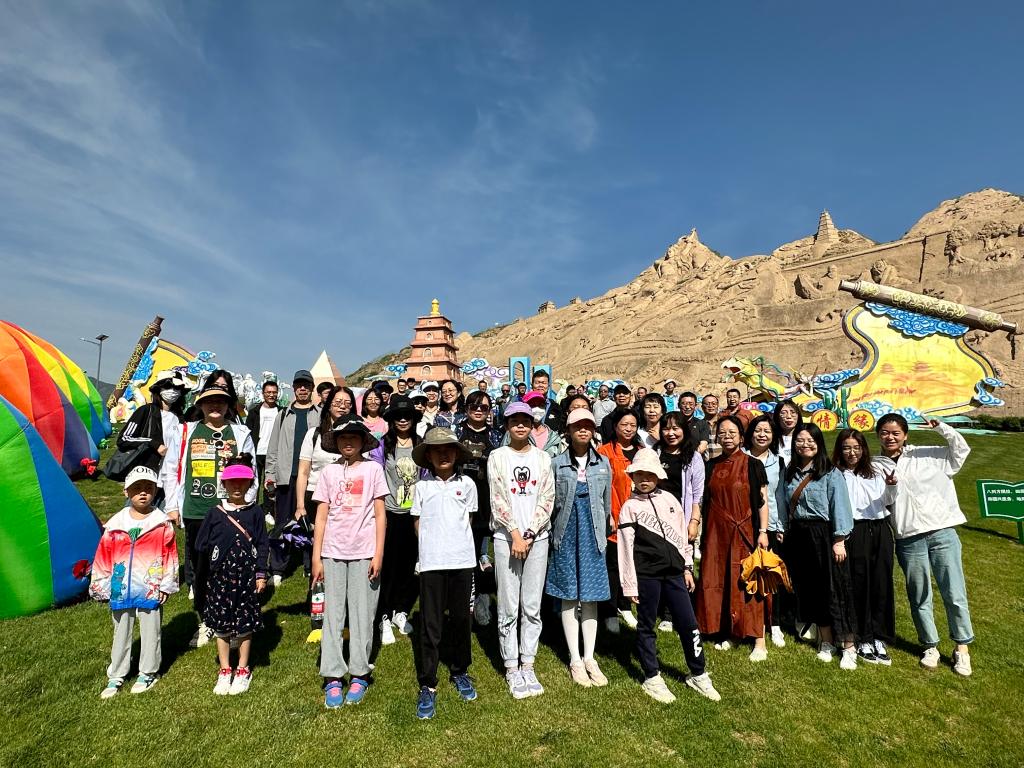 电信台湾av工会组织开展“携手同行赏春秋，凝心聚力展风采”2023年春游活动