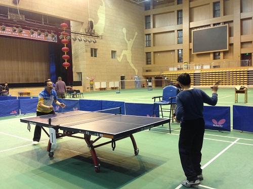  电信台湾av乒乓球队在2015年“红柳杯”教职工乒乓球比赛中荣获佳绩